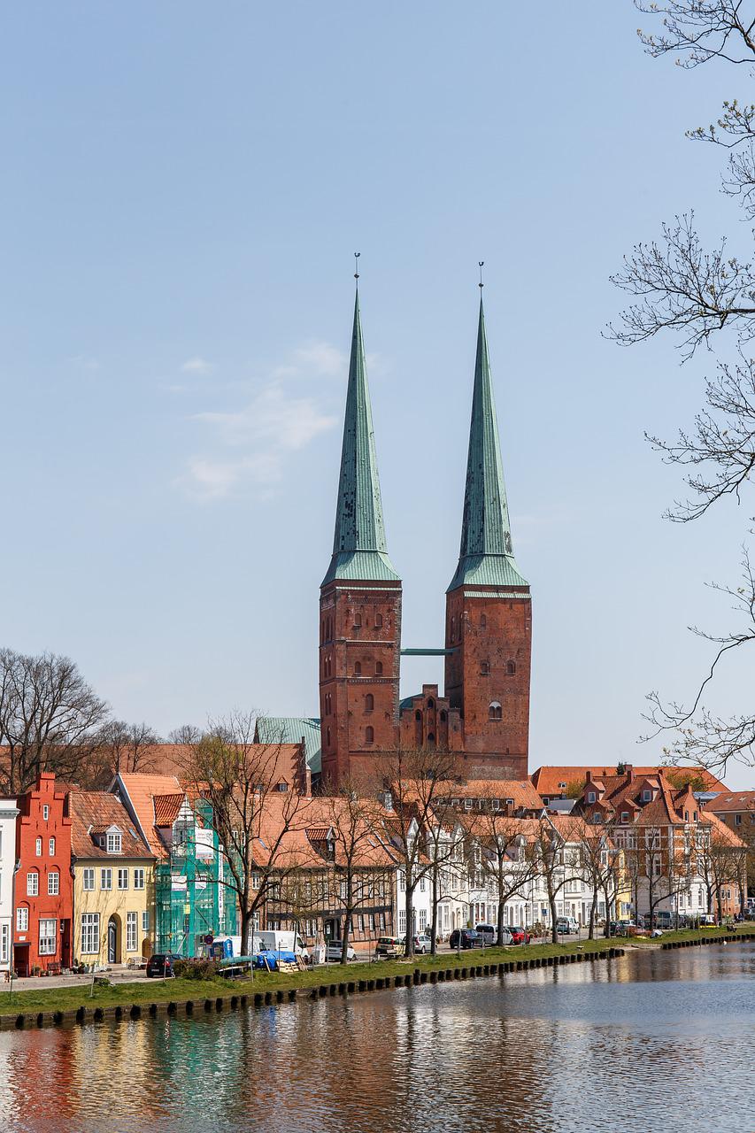 Kościół św Konrada w Parzno w Polsce: Sakralna skromność na wsi